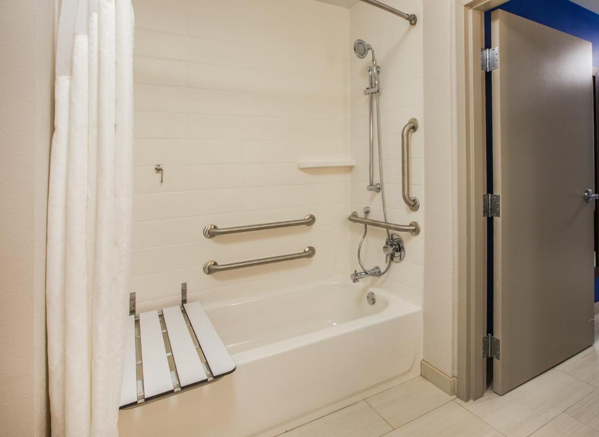 Holiday Inn Express & Suites - Springdale - Fayetteville Area Bagian luar foto