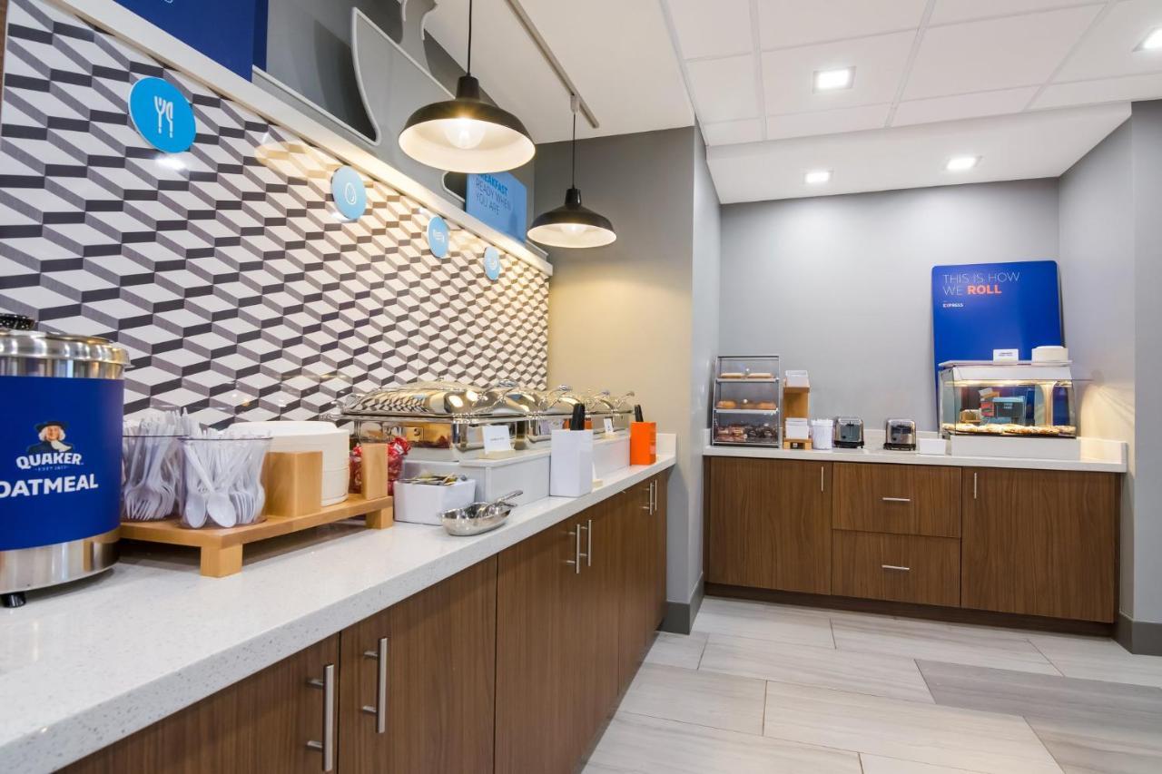Holiday Inn Express & Suites - Springdale - Fayetteville Area Bagian luar foto