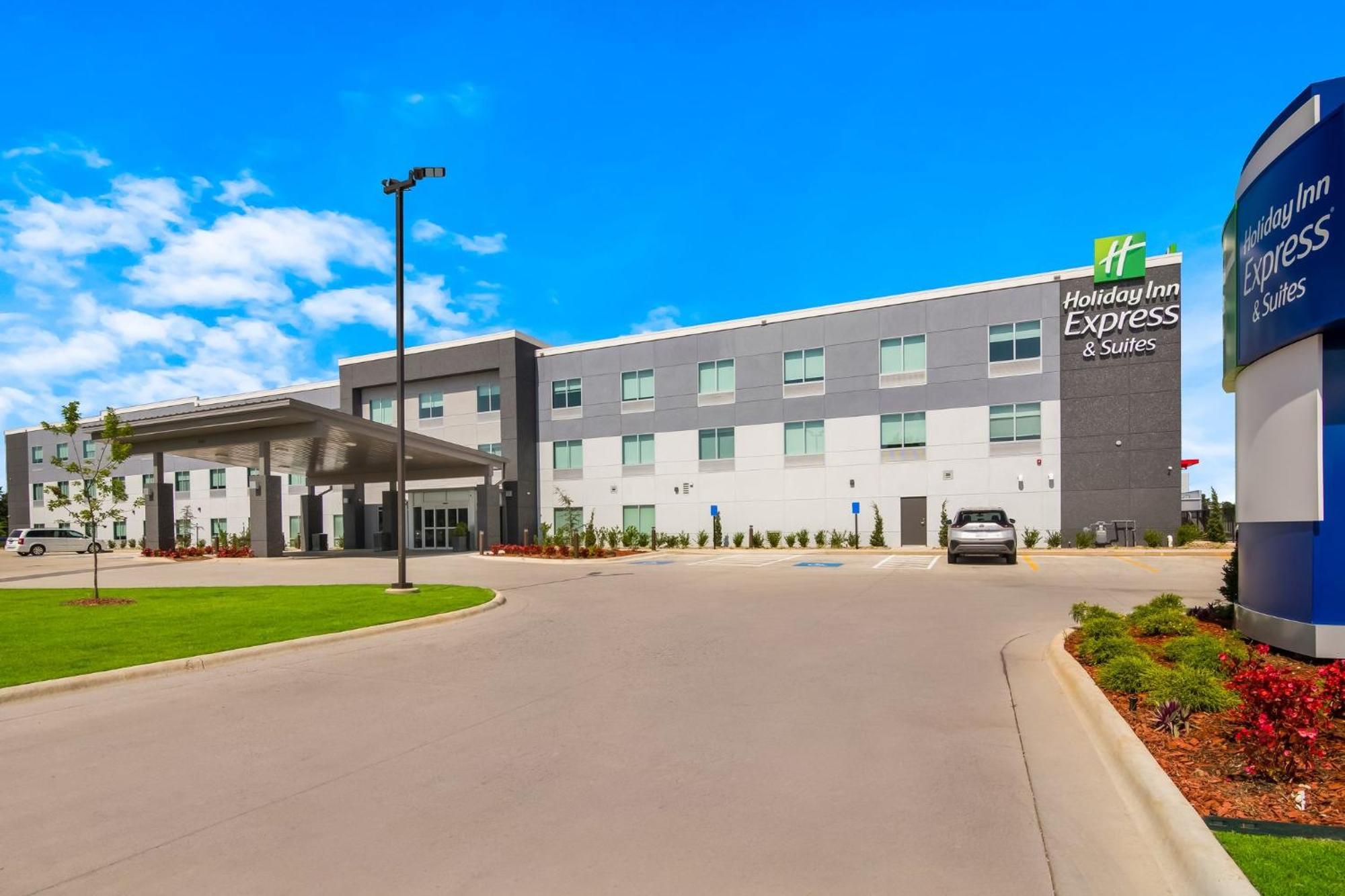 Holiday Inn Express & Suites - Springdale - Fayetteville Area Bagian luar foto