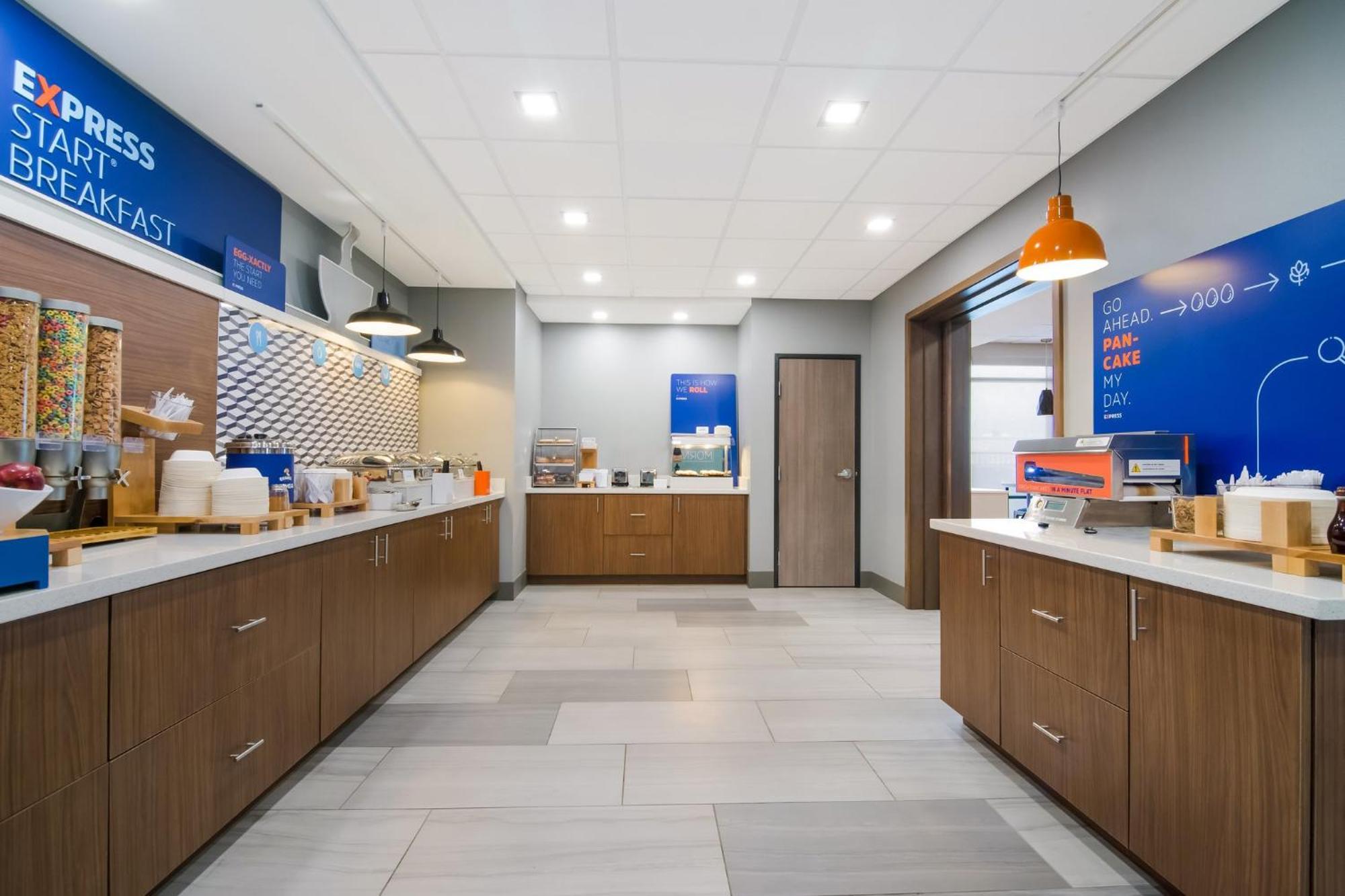 Holiday Inn Express & Suites - Springdale - Fayetteville Area Bagian luar foto